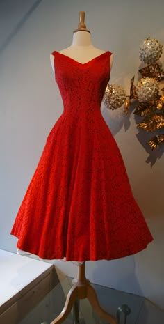 A Line Homecoming Dress, 1950s Dresses Vintage, Red Lace Prom Dress, Detail Couture, Afrikaanse Mode, Evening Dress Fashion, Red Lace Dress, Retro Mode, A Line Prom Dresses