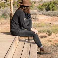 Blundstone Women Outfit, Blundstone Outfits, Blundstone Outfit, Blundstone Women, Brown Leather Chelsea Boots, Dress Boots Women, Outdoorsy Style, Blundstone Boots, Dress Boots