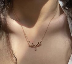 Simple Gold Chain Designs For Women, Minimalist Accessories Jewellery, Simple Elegant Jewelry, Simplistic Jewelry, Locket Ideas, خواتم خطوبة, Jewelry Necklace Simple, Diy Earrings Easy, Creative Jewelry Photography