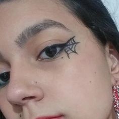 Spider Man Makeup Looks, Spiderman Makeup Looks Simple, Spider Man Inspired Makeup, Spider Man Eyeliner, Spider Man Makeup Women, Spider Web Outline, Spiderman Inspired Makeup