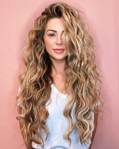 27 Flattering Haircuts with Choppy Layers Hairstyles Color, Color Hairstyles, Highlights Curly Hair, Layered Curly Hair, Blonde Curly Hair, Silver Blonde, Blonde Hair With Highlights, Long Brown Hair, Brown Blonde Hair