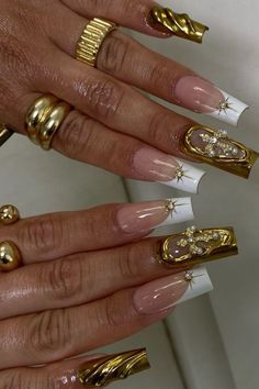 nail art Nail Designs Extravagant, Gold Maximalist Nails, Nails To Go With A Red Dress, Maximalist Nail Art, Nails For Trip, Gold Design Nails, French Nails With Gold, Classy Birthday Nails, French Nail Set