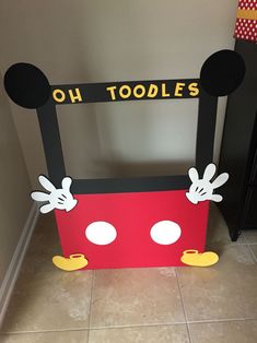 a cardboard box with mickey mouse's head on it and the words oh toodles