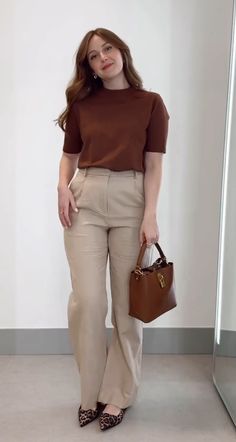 Skirt Casual Work Outfits, Smart Casual For Petite Women, Business Casual Khaki Pants Outfit, Camel Chinos Outfit Women, Office Business Casual Outfits Summer, Warm Undertone Outfits, Classy But Casual Outfits, Elegant Curvy Outfit, Work Outfits Women Office Summer