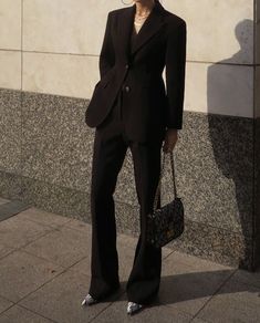 ac796a52db3f16bbdb6557d3d89d1c5adesc45452868ri Girl In Suit, Professional Outfits, Line Jackets, Mode Vintage, Elegant Outfit, Office Outfits, Black Outfit, Jacket Coat, Classy Outfits