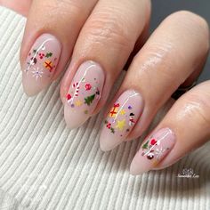 Presenting the sweetest nails of the season! 🍬✨🎁 These magical Christmas sprinkles nails by @samnaylor_nails are perfect for spreading candy cane cheer and festive vibes! 🎄🎅 Using #everythingmagpie - get a grip - perfect poly - forget Mia not - come what may - arty gels - gabby glitter - like a diamond Shop all featured products and more online at www.magpiebeautyusa.com or via the Magpie Beauty USA app 🖤 Christmas Y2k Nails, Sprinkle Nails, Spring Break Nails, Festive Nail Art, Broken Nails, Cute Christmas Nails, Seasonal Nails, Festival Nails