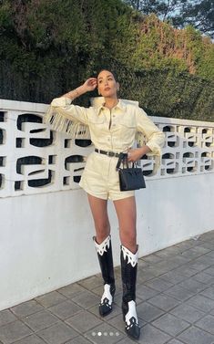 cowboy / boots / outfit / inspo / mono Outfit Cowboy Boots, Outfit Cowboy, Estilo Country, Western Outfits, Cowgirl Boots, Fitness Inspo, Cowboy Boots, Fashion Blog