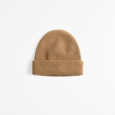 Super soft and warm tall beanie in our cozy cotton-blend fabric, with folded brim and all-over ribbed texture for maximum comfort and warmth.