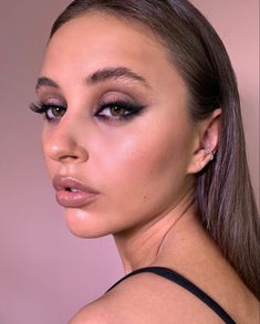 Smoky Eyeliner, Winged Liner Makeup, Liner Looks, Easy Winged Eyeliner, Eyeshadow For Green Eyes, Smudged Eyeliner, Bold Eyeliner, Perfect Winged Eyeliner, Winged Eyeliner Tutorial