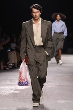 Verde Bottega, Bottega Veneta Menswear, Bottega Shoes, Bottega Green, Bottega Bag, Aesthetic Designer, Edgy Fashion Outfits, Minimalistic Aesthetic, Models Off Duty Style