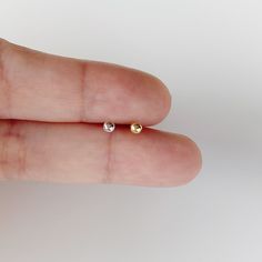 14k Solid gold Labret Monroe Features: Material: 14k Solid Gold Ball Size: 3mm Externally threaded Labret: 6mm, 8mm, 10mm Ready for a Gift 🎁 Tragus Conch, Conch Piercing, Screw Back Earrings, Tragus, Conch, Helix, Pure Silver, Solid Gold, Screw