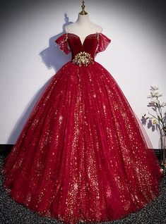 The equipped romper is totally beaded in radiant grains, adding a touch of drama a satin overlay flares out at the waist line, certain to have all eyes on you. Tulle Formal Dress, Genshin Oc, Ballgown Dress, 100 Bill, Prom Dress Burgundy, Quinceañera Ideas, Burgundy Evening Dress, Tule Rok, Red Ball