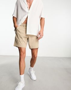 Shorts by Hollister Take the short cut Regular rise Belt loops Side pockets Regular fit Cream Shorts Outfit Men, Beige Shorts Outfit, Mens Shorts Outfits, Beige Outfit, Cream Shorts, Beige Shorts, Short Cut, Chino Shorts, Tan Brown