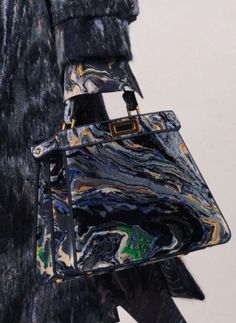 Fendi 2020, Edgy Bags, 2022 Fashion Show, Artist Bag, Hot Handbags, Fendi Bag, Resort Fashion, 2022 Fashion, Vintage Purses