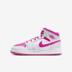 Preppy Air Jordans, Cute Nike Shoes Pink, Hot Pink Nike Shoes, Jordan Rosas, Pink Nike Shoes Women, Trendy Nike Shoes, Nike Jordan Air 1, Nike Shoes Pink, Nike Rosa