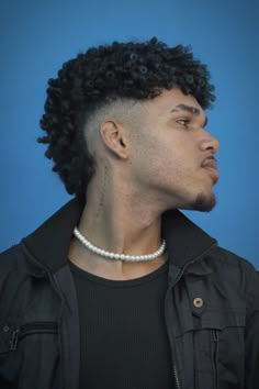 #cabelo #cachospoderosos #cachos #cortesdecabelo Low Fade Afro, Afro Mullet, Men Curly Haircut, Low Fade Curly Hair, Corte Mullet, Curly Hair Boys, Curry 4, Black Mullet