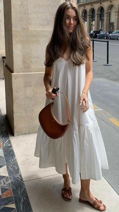 Summer outfit vestido algodão branco winter verão inverno white dress Chique Outfit, Chique Outfits, Casual Day Outfits, Elegante Casual, Mode Casual, Looks Chic, Mode Inspo, Kochi, 가을 패션