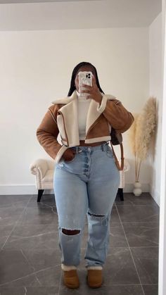 Ugg Outfit Ideas Black Woman, Plus Size Casual Outfits Black Women, Ugg Outfits Black Women, Uggs Outfit Black Women, Ugg Looks, Styling Uggs, How To Style Uggs, Curvy Winter Outfits, Ugg Outfits