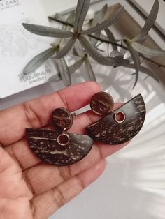 stylish handmade coconut shell earrings Coconut Shell Earrings, Coconut Earrings, Coconut Jewelry, Bohemian Beach Style, Coconut Shell Crafts, Personal Jewelry, Eco Jewelry, Sand Paper, Brown Earrings