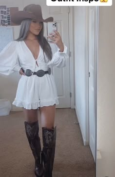 Cowboy Outfits For Women, Traje Cowgirl, Nashville Style Outfits, Mode Country, Cowgirl Outfits For Women, Country Outfits Women, Country Chic Outfits, Casual Country Outfits, Cowgirl Style Outfits