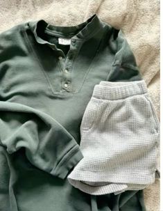 Hot Camping Outfits, Door County Outfits, Back To School Outfits Sambas, Cozy Outfit Ideas Summer, Comfy Fall Fits Aesthetic, Low Wasted Outfits, Costal Granola Outfits, Comfy Class Outfit, Movie Theatre Outfits