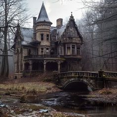 Dark Homes, Gothic Cottage, White Mansion, Background Study, Witchy House, Gothic Mansion, Old Victorian Homes, Pretty Houses, Vampire Aesthetic