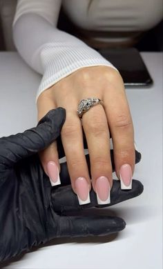 I love this type of nails, your hand will look very fine and I know that men love to see these on us.💕💕💕#french #tips #nails #pink #classic #uñas French Tips Nails, Nails French Tips, Tips Nails, Stile Hijab, Men Love, Basic Nails, Casual Nails