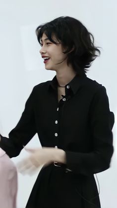 Hoyeon Hairstyle, Hoyeon Haircuts, Jung Ho Yeon Short Hair, Sae Byeok Hair, 067 Haircut, Size 8 Women Outfits Body Types, Hoyeon Jung Short Hair, Hoyeon Outfits, Hoyeon Hair