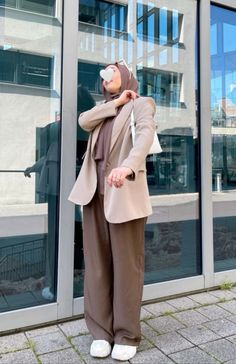 Suits Hijab Outfits, Hijab Fashion Office, Beige Blazer Outfit Hijab, Outfit Ideas With Beige Pants, Hijabi Suit Outfits, Hijabi Ootd, Blazer Outfit Ideas, Hijab Colors