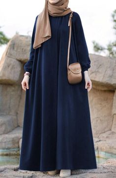 Simple Abaya Designs, Simple Abaya, Muslimah Fashion Casual, Moslem Fashion, Blouse Casual Fashion, Muslim Outfits Casual, Hijabi Fashion Casual, Mode Abaya, Modesty Fashion