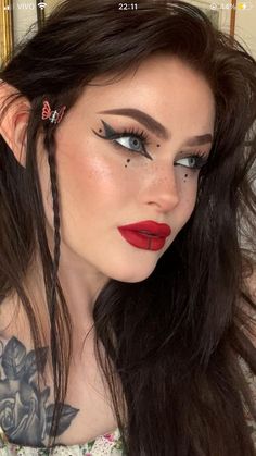 Simple Dark Fairy Makeup, Mid Evil Makeup, Witchy Aesthetic Makeup, Makeup Dots Eye, Soft Witch Makeup, Boho Witch Makeup, Makeup For Witches, Ren Faire Witch Makeup, Dark Ren Faire Makeup