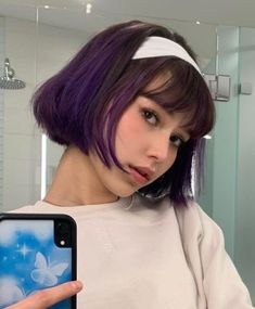 Purple Hair Inspo Short, Short Hair With Purple Tips, Short Purple Hair With Bangs, Dark Purple Short Hair, Purple Hair Bob, Purple Hair Tips, Purple Short Hair, Casal Aesthetic, Dark Violet Hair