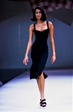 Yasmeen Model, Black Runway Dress, Black Runway, Azzedine Alaïa, Design Moda, Azzedine Alaia