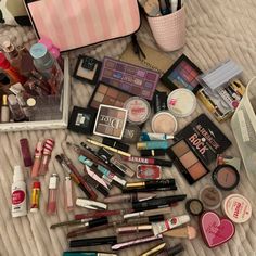 Makeup Collection Goals, Makeup Bag Essentials, Makeup Needs, Makeup Obsession, Luxury Makeup, Body Makeup, Makeup Items, Beauty Favorites