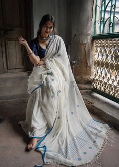 White Sari, Saree Shoot, Bengali Saree, Sari Design, Saree Wearing Styles, Simple Saree Designs, Modern Saree, Saree Poses, Look Formal