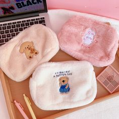 Place Of Origin : China (mainland) Item Width : 5cm Item Weight : 100g Item Length : 22cm Item Height : 15cm Material Composition : plush Shape : Box Pattern Type : Solid Closure Type : zipper Style : Casual Main Material : Flannel Brand Name : MOONBIFFY Item Type : Cosmetic Cases keywords 1 : travel keywords 2 : makeup bag keywords 3 : organizer keywords 4 : makeup bags keywords 5 : bag keywords 6 : bags keywords 7 : sac keywords 8 : cosmetic bag keywords 9 : bolsos de maquillaje keywords 10 : neceser keywords 11 : travel make up bag organizer keywords 12 : trousse de rangement maquillage keywords 13 : make up storage box keywords 14 : fundas keywords 15 : cosmetiquera para maquillaje               Cartoon Bear Embroidery Plush Bag Girl Pearl Cosmetic Bag Student Soft Pencil Makeup Storag Makeup Storage Organizer, Cowhide Clutch, Envelope Handbag, Makeup Storage Organization, Bear Embroidery, Bridal Handbags, Colorful Handbags, Popular Handbags, Plush Bags