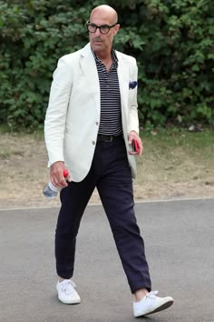 Stanley Tucci Style, Best Dressed Men, Bald Men Style, Style Italy, Older Mens Fashion, Stanley Tucci, Blazer Outfits Men, Art Sport, Best Dressed Man