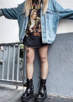 #lookdodia #outfitstyle #lookoftheday #moda Concert Outfit Rock, Outfit Grunge, Fest Outfits, Looks Pinterest, Fashion Fails, Alt Outfits, Maggie Lindemann, Taylor Momsen, Rock Outfits