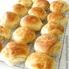 a bunch of rolls sitting on top of a cooling rack