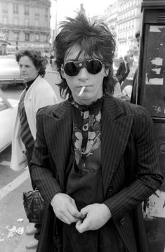 Johnny Thunders And The Heartbreakers, 70s Punk Hair, Punk Style 70s, Stiv Bators, 1970s Punk, Richard Hell, Rocker Hair, Johnny Thunders, 70s Punk