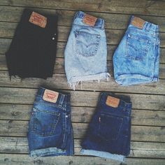 <3 Levi Style, Denim Shorts Outfit, Stay Gold, Skateboarder, Soft Grunge, Grunge Style, Doc Martens, Grunge Outfits