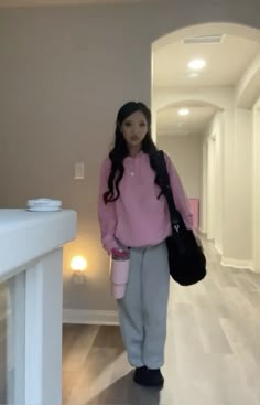 Ootd Picture Ideas Instagram, Pink Hoddies Outfits Ideas, Lazy But Cute Outfit Schools, Simple School Outfit Ideas, Comfy Chill Outfits, Pink Fits Aesthetic, Latina Fashion Outfits School, Lazy School Outfits, Casual School Outfits Lazy Days