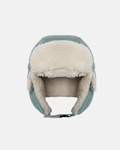 The Chapka Hat Benji, designed for toddlers and kids is the perfect addition to your child's winter wardrobe. This hat features a soft chinstrap to ensure a secure fit and is available in a variety of hues to match your little one's Blanket 212 evolution Benji. With a water repellent 3000MM outer shell and a soft sherpa insulated lining, children of all ages will stay cozy and warm during cool weather activities outdoors. Dad Diaper Bag, Cubs Hat, Stroller Organizer, Weather Activities, Toddler Hat, Rain Pants, Halloween School, Nursing Clothes, Card Bag