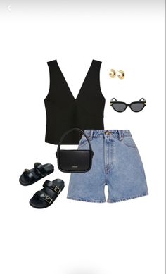 Not my photo Jean Shorts And Sandals Outfit, Jeans And Platform Sandals Outfit, Shorts 2024 Trends, Vest Black Outfit, Shorts And Sandals Outfit, Jean Shorts Outfit Aesthetic, Look Da Festival, Portugal Trip, Looks Pinterest