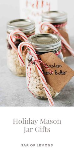 Overnight oats in 3 mason jars. Diy Mason Jar Gifts, Mason Jar Gifts Diy, Holiday Mason Jar, Diy Mason Jar, Gift Jar, Mason Jar Gifts