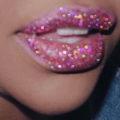 Arte Glitter, Loona Kim Lip, Boujee Aesthetic, Smink Inspiration, Glitter Lips, Vintage Makeup, Pink Vibes, Lip Art, Clueless