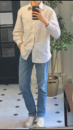 Mode homme Jeans With Button Up Shirt Men, Cream Converse Outfit Men, Simple Street Style Outfit Men, Male Teacher Outfits Elementary, Casual Button Up Shirt Outfit Mens, University Outfit Men, White Shirt Outfit For Men, Converse Outfit Men, White Converse Outfit Men