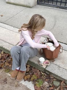 Summer Board, Clara Bow, Preppy Summer Outfits, Autumn Fits, Uggs Outfit, Spring Fits, Girl Fits, Stockholm Fashion, Fall Fits