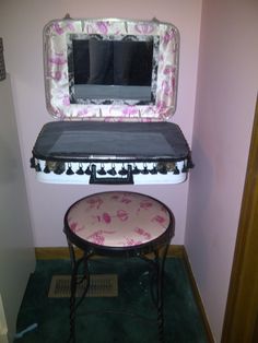 Suitcase Vanity Suitcase Makeup Vanity Diy, Vanity Suitcase, Suitcase Tables, Make A Vanity, Repurpose Luggage Old Suitcases, Vintage Suitcase Table Night Stands, Portable Vanity