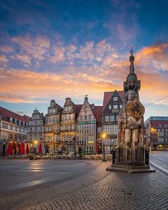 Sunset at the Roland statue in Bremen, Germany Europe Holidays, Cities In Germany, Market Square, Exotic Places, Glass Print, Travel Places, Best Places To Visit, Travel Lover